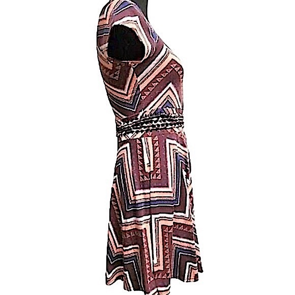 Love, Fire size small short sleeve maroon blue white thin chevron mini dress EUC - Picture 15 of 16